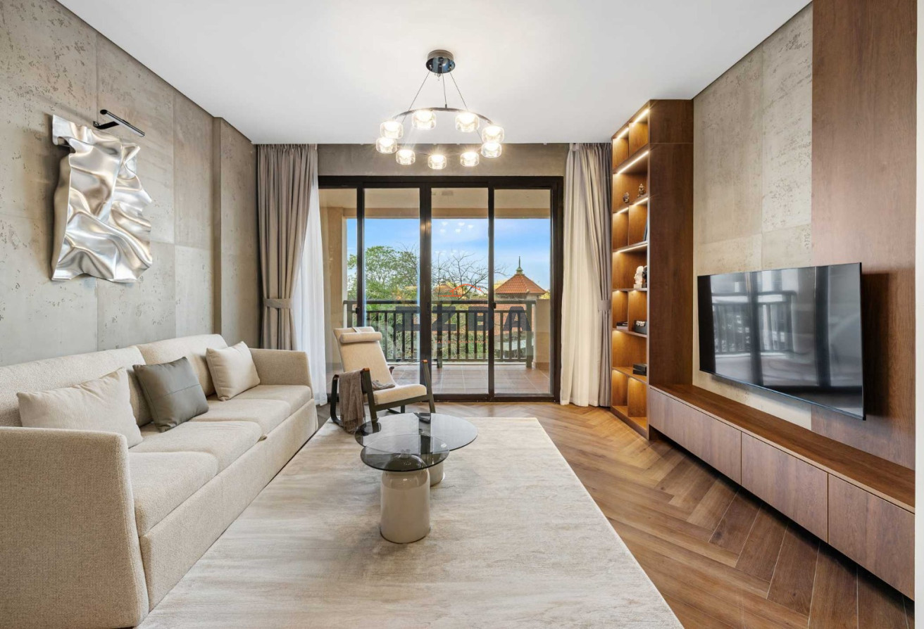 Beachfront Living | Lagoon view | Fully Furnished & Renovated